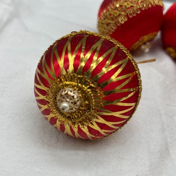 Vintage Satin Christmas Ornaments Set of 4 Red Gold Trim Pearl Push Pin MCM '60s - Picture 14 of 14